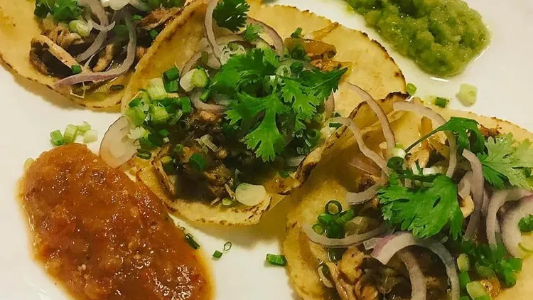 Jganh Jong Ngop: Mexican Tacos