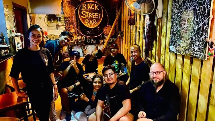 Bar Review: Backstreet Bar